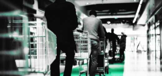 Supermarkt Kasse Schlange Foto von Adrien Delforge auf Unsplash