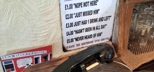 Eine besondere Preisliste, entdeckt in einem Pub in Irland.