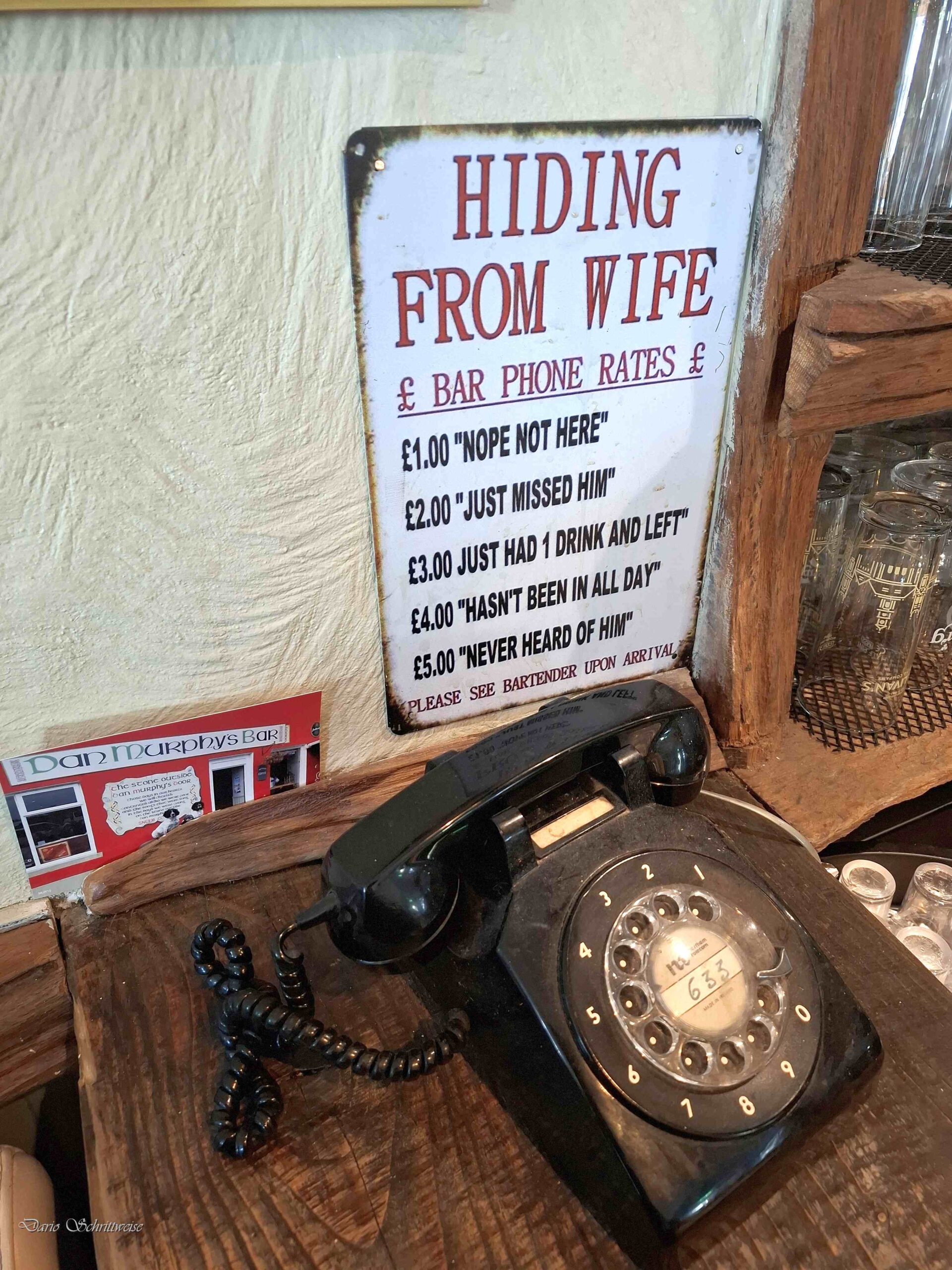 Eine besondere Preisliste, entdeckt in einem Pub in Irland.